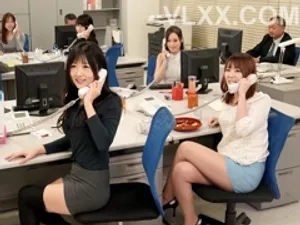 Cho người vợ làm người mẫu khỏa thân để học trò vẽ