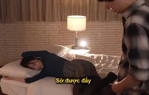 Nữ thần siêu gợi cảm! Đôi chân gợi cảm thực sự rất hấp dẫn! Đôi chân và đôi tất đẹp, tạo dáng, đối mặt với máy ảnh với một cái "của quý" giả được đưa vào lỗ, rên rỉ và rên rỉ