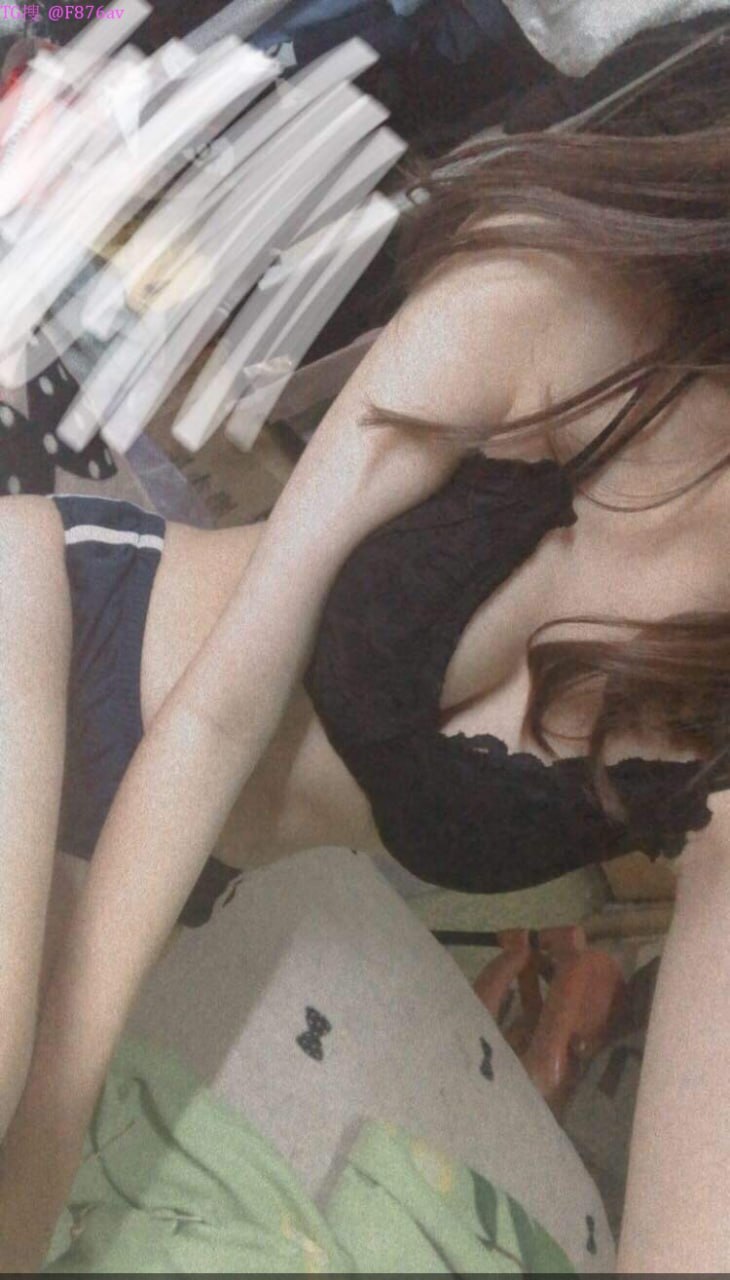 Lén lút với cô em họ cực dễ thương