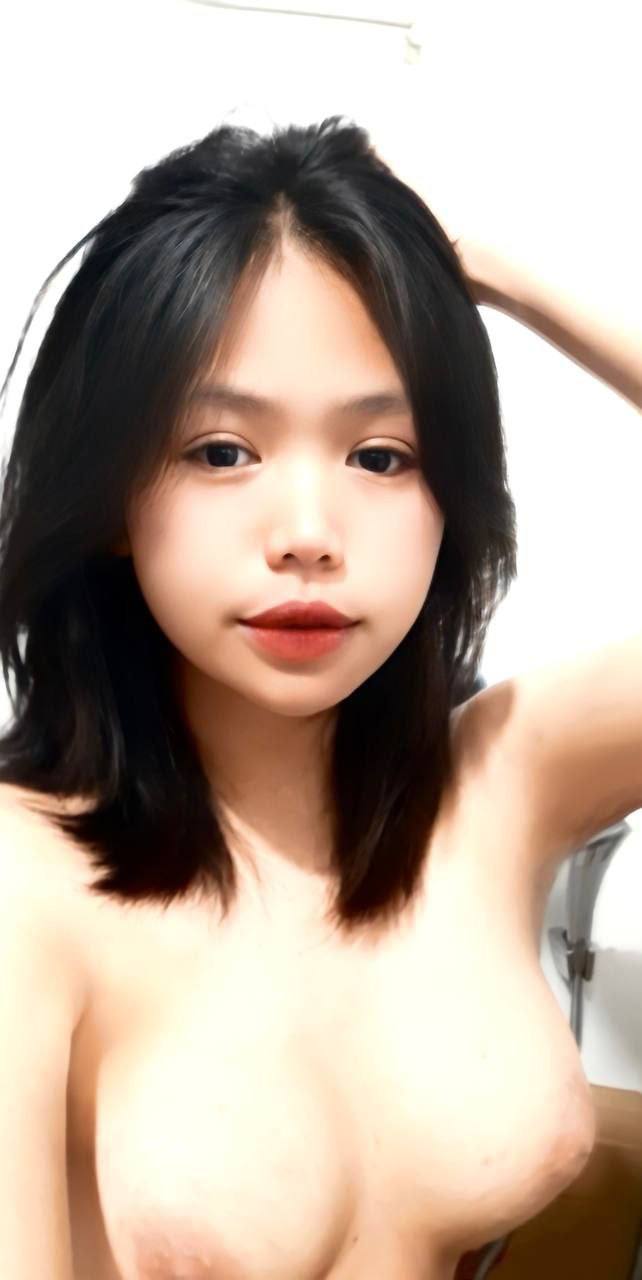 Cô giáo trẻ non nớt bị học trò trả bài tập thể