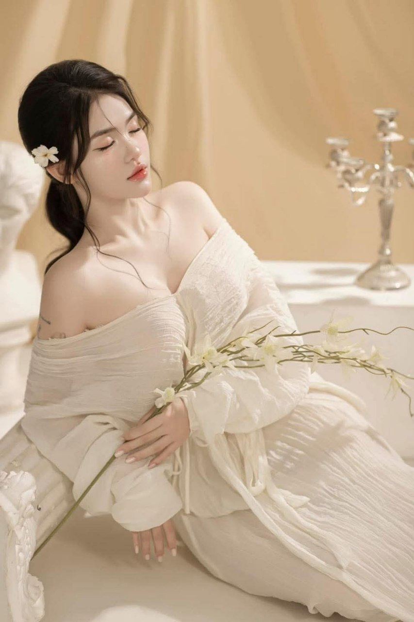 [Ruthless Cock] Lợi nhuận cao nhất trong một trò chơi, nữ thần hộ tống hàng đầu, trang phục khiêu dâm, máy rung, bò đen lớn, liếm chân, hôn lưỡi, sờ lồn và xuất tinh vào âm đạo, tất cả đều có!